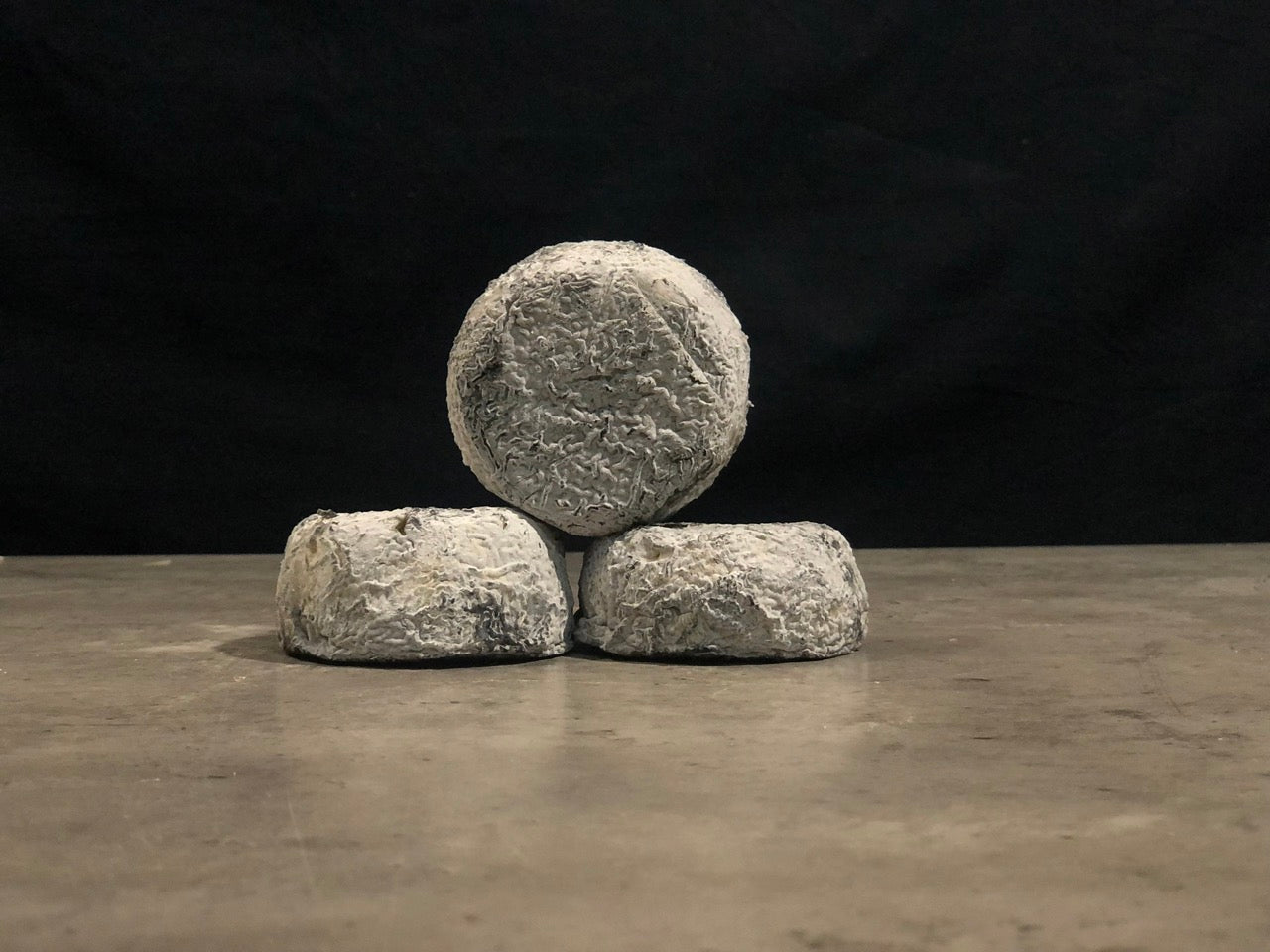 Fromage de chèvre fermier Rond d'Aubigné  "CENDRÉE"